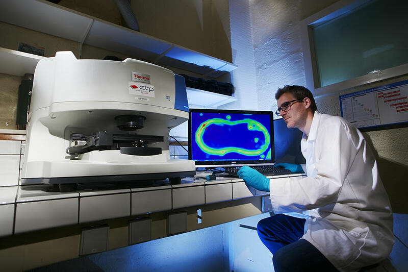 Identification par microscopie FTIR